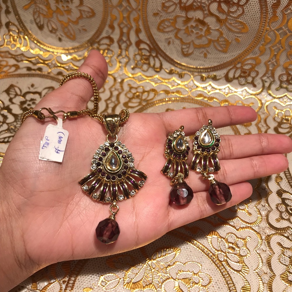 Indian Jewelry Set - Picture 2 of 4